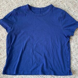 lululemon tee!